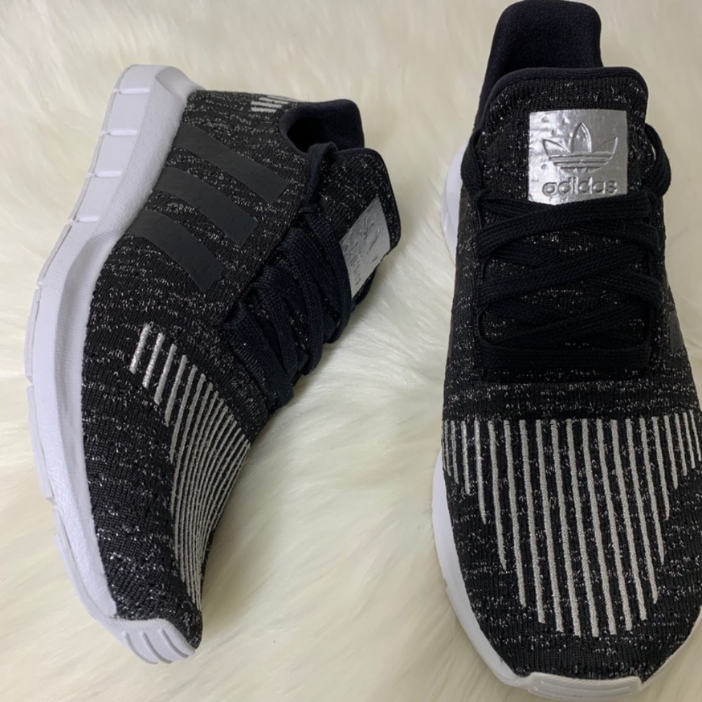 Adidas Swift Run Shoes Women’s 7 New